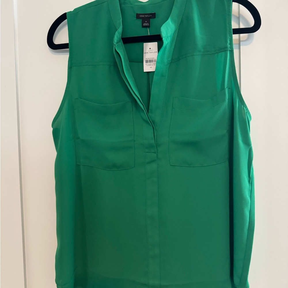 Ann Taylor Green Sleeveless Fitted Blouse